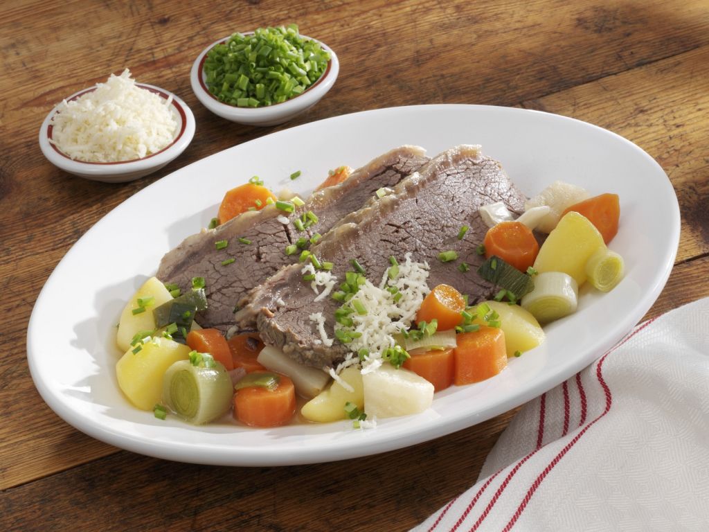 Tellerfleisch mit Meerrettich und Gemüse Rezept | EAT SMARTER
