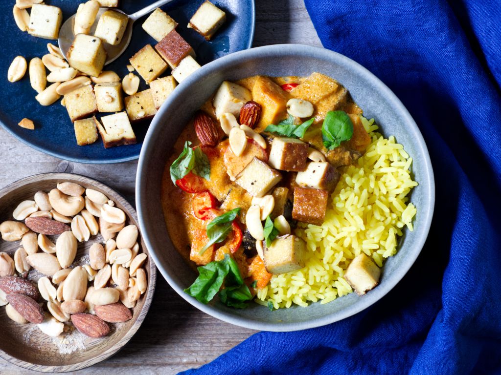 TofuGemüseCurry mit Reis und Nüssen Rezept EAT SMARTER