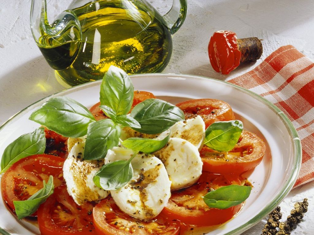 Tomaten-Mozzarella Rezept | EAT SMARTER