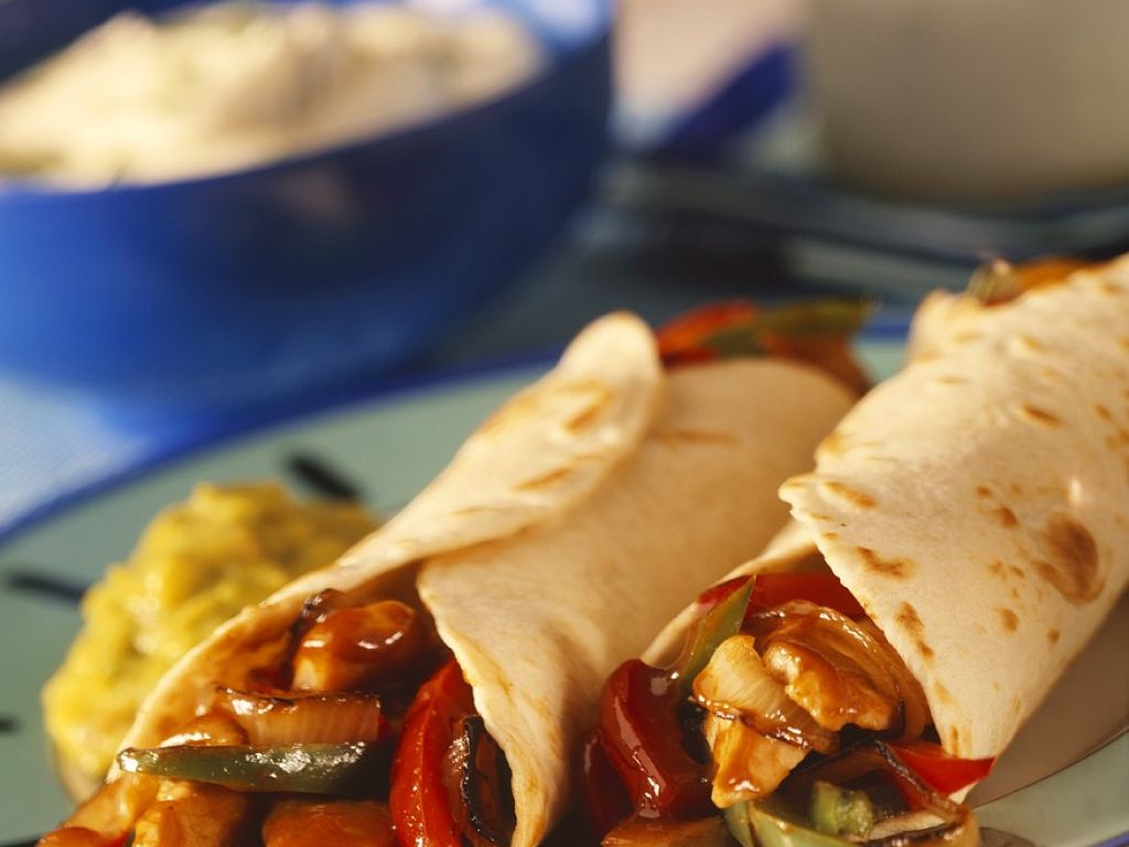 Tortillas mit HähnchenPaprikafüllung Rezept EAT SMARTER