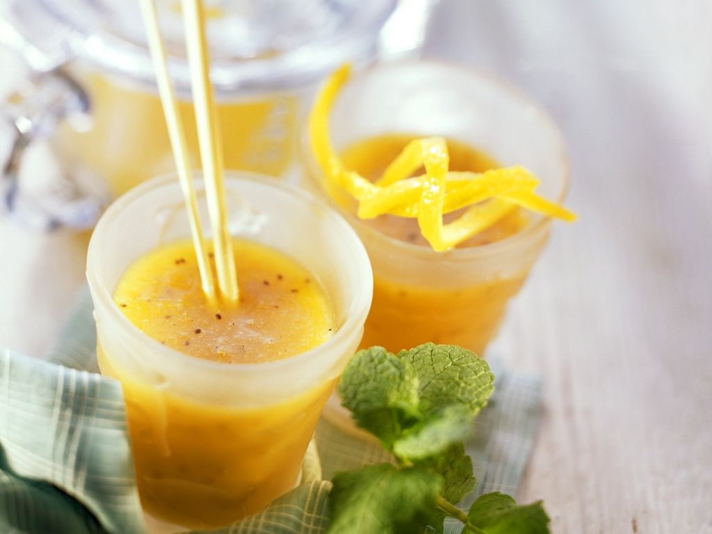 Tropischer Smoothie Rezept | EAT SMARTER