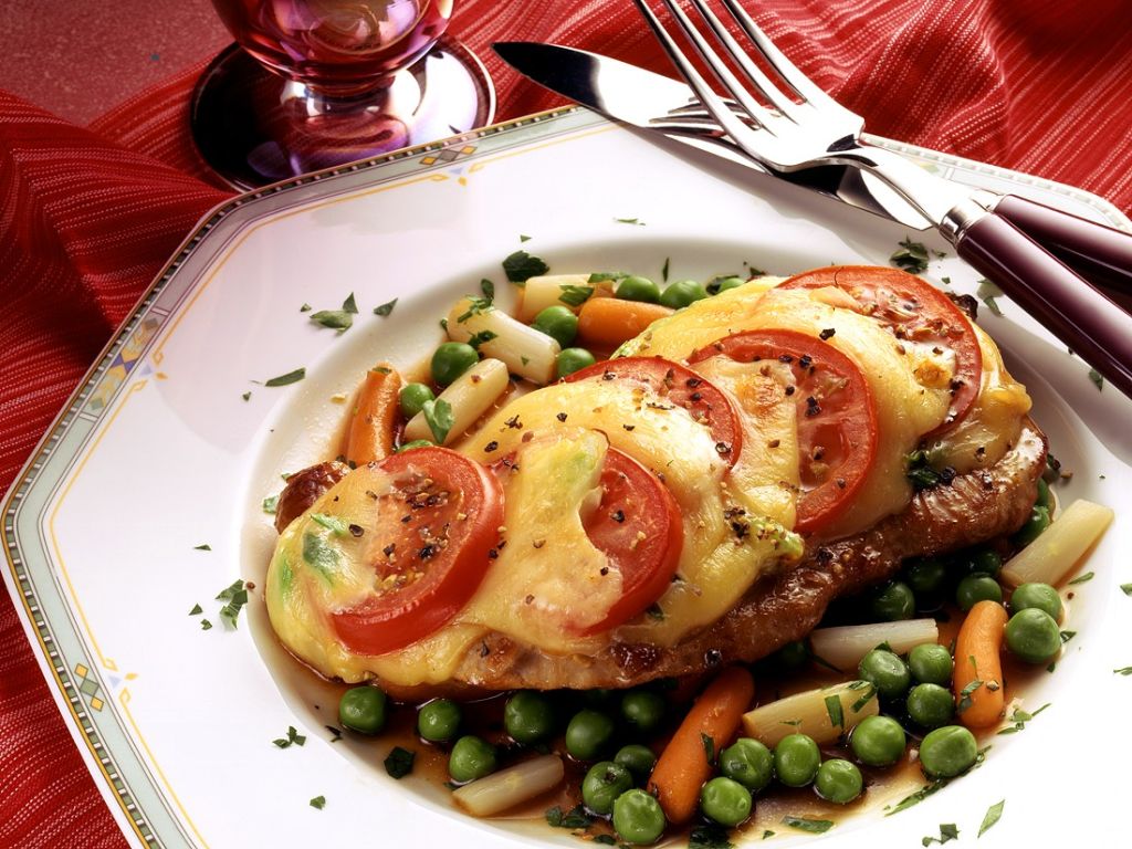 Überbackenes Schweineschnitzel Rezept | EAT SMARTER