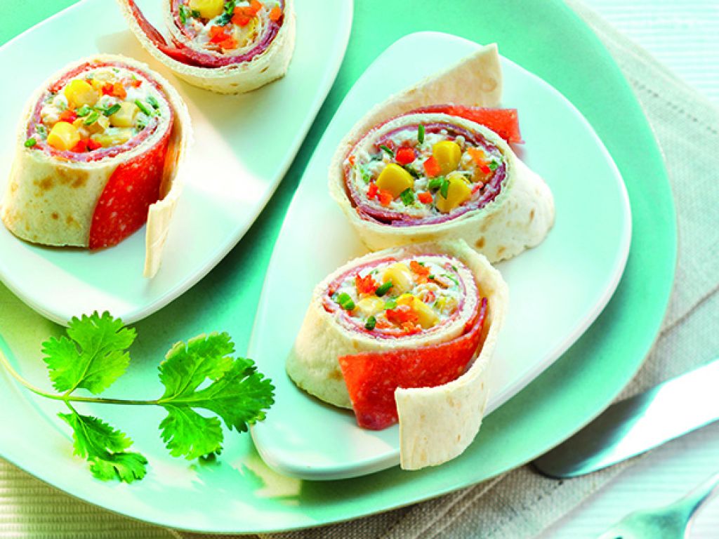 Warme Wraps mit HähnchenSalami Rezept EAT SMARTER