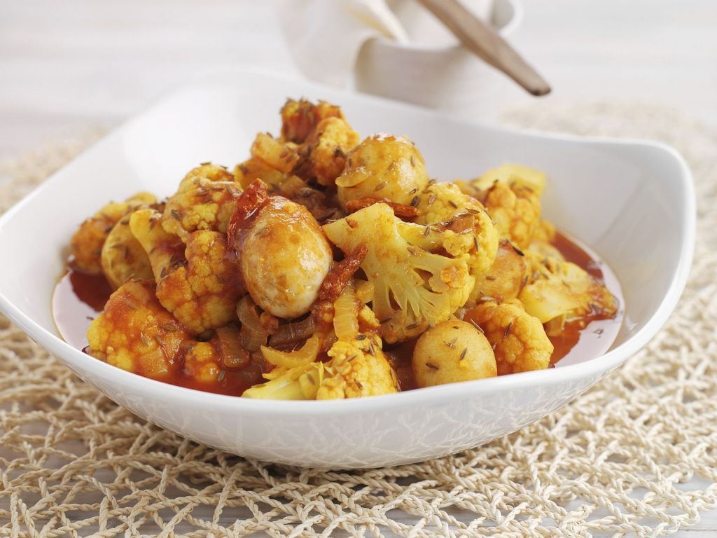 Würziger Kartoffel-Blumenkohl-Topf Rezept | EAT SMARTER