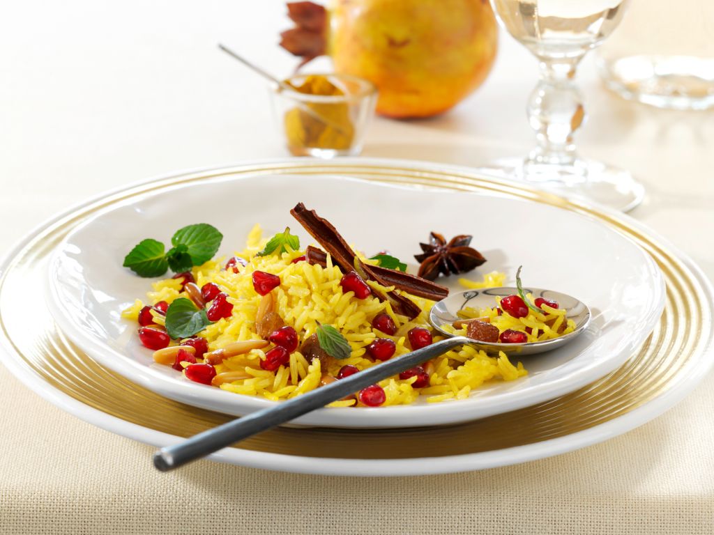 Würziger Kurkuma-Reis mit Granatapfel und Pinienkernen Rezept | EAT SMARTER Würziger Kurkuma-Reis mit Granatapfel und Pinienkernen Rezept | EAT SMARTER
