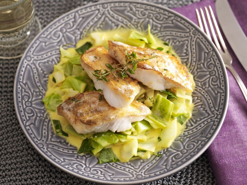 Zanderfilet mit Kohl Rezept | EAT SMARTER Zanderfilet mit Kohl Rezept | EAT SMARTER