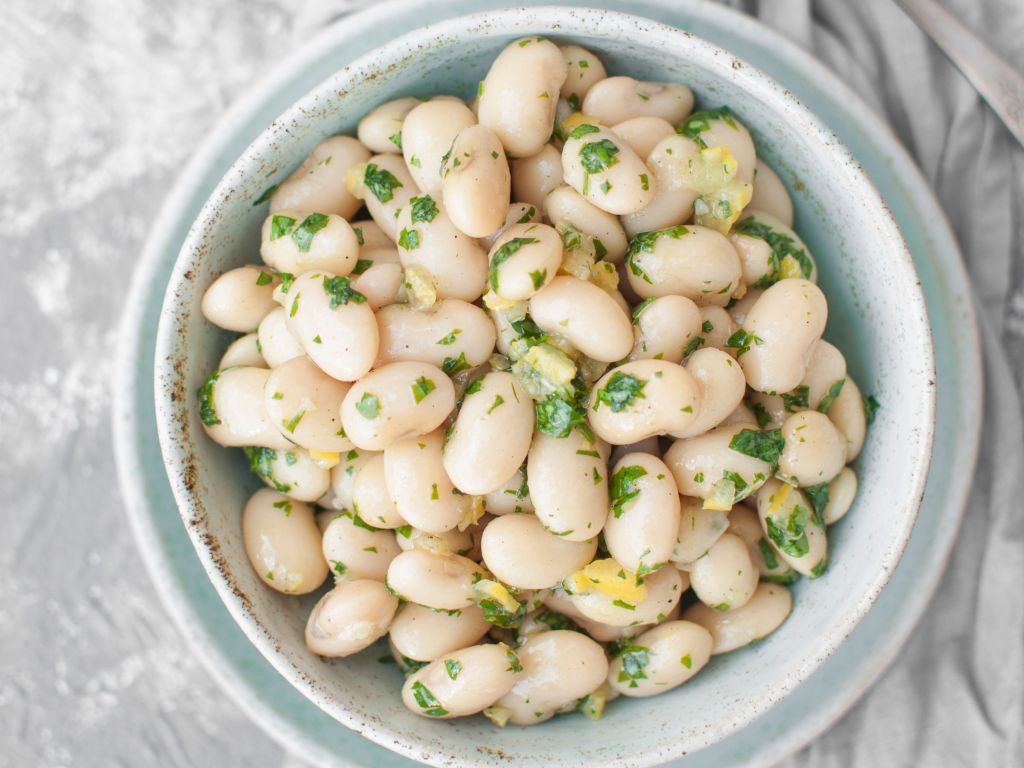 Zitroniger Bohnensalat mit Petersilie Rezept | EAT SMARTER