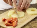 Ananas-Erdbeer-Teller mit Nuss-Dip Zubereitung Schritt 4 Ananas-Erdbeer-Teller mit Nuss-Dip Zubereitung Schritt 4