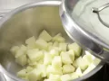 Apfelmus-Brei mit Haferflocken Zubereitung Schritt 2 Apfelmus-Brei mit Haferflocken Zubereitung Schritt 2