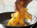 Bärlauchfladen vom Blech Zubereitung Schritt 6 Bärlauchfladen vom Blech Zubereitung Schritt 6