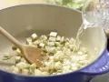 Bohnensuppe mit Quarkklößchen Zubereitung Schritt 4 Bohnensuppe mit Quarkklößchen Zubereitung Schritt 4