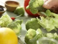 Brokkoli-Tofu-Wok Zubereitung Schritt 1 Brokkoli-Tofu-Wok Zubereitung Schritt 1