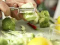 Brokkoli-Tofu-Wok Zubereitung Schritt 2 Brokkoli-Tofu-Wok Zubereitung Schritt 2