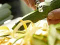 Bunte Gemüsenudeln Zubereitung Schritt 1 Bunte Gemüsenudeln Zubereitung Schritt 1