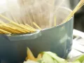 Bunte Gemüsenudeln Zubereitung Schritt 3 Bunte Gemüsenudeln Zubereitung Schritt 3