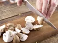 Champignons à la crème Zubereitung Schritt 2 Champignons à la crème Zubereitung Schritt 2
