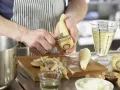 Cremige Pastinaken-Kartoffel-Suppe Zubereitung Schritt 2 Cremige Pastinaken-Kartoffel-Suppe Zubereitung Schritt 2