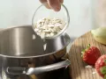 Erdbeerbrei mit Schmelzflocken Zubereitung Schritt 1 Erdbeerbrei mit Schmelzflocken Zubereitung Schritt 1