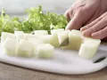 Frisée-Melonen-Salat Zubereitung Schritt 4 Frisée-Melonen-Salat Zubereitung Schritt 4