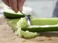 Frisée-Melonen-Salat Zubereitung Schritt 5 Frisée-Melonen-Salat Zubereitung Schritt 5