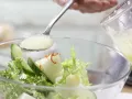 Frisée-Melonen-Salat Zubereitung Schritt 9 Frisée-Melonen-Salat Zubereitung Schritt 9