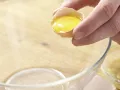 Gebackene Marzipan-Ostereier Zubereitung Schritt 2 Gebackene Marzipan-Ostereier Zubereitung Schritt 2
