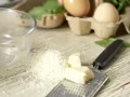 Geflügelsuppe grün-gelb Zubereitung Schritt 1 Geflügelsuppe grün-gelb Zubereitung Schritt 1