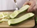 Gefüllte Zucchini mit Soja Zubereitung Schritt 3 Gefüllte Zucchini mit Soja Zubereitung Schritt 3