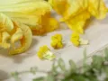 Gegrillte Zucchiniblüten Zubereitung Schritt 3 Gegrillte Zucchiniblüten Zubereitung Schritt 3