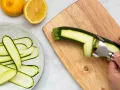 Gratinierte Zucchini-Garnelen-Röllchen Zubereitung Schritt 1 Gratinierte Zucchini-Garnelen-Röllchen Zubereitung Schritt 1