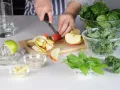 Green Smoothie mit Minze Zubereitung Schritt 1 Green Smoothie mit Minze Zubereitung Schritt 1