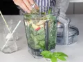 Green Smoothie mit Minze Zubereitung Schritt 2 Green Smoothie mit Minze Zubereitung Schritt 2