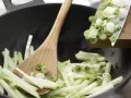 Grüner Bratreis aus dem Wok Zubereitung Schritt 5 Grüner Bratreis aus dem Wok Zubereitung Schritt 5