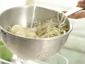 Hähnchen auf chinesische Art Zubereitung Schritt 2 Hähnchen auf chinesische Art Zubereitung Schritt 2