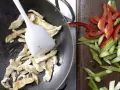 Hähnchen-Gemüse-Pfanne Zubereitung Schritt 3 Hähnchen-Gemüse-Pfanne Zubereitung Schritt 3