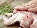 Hähnchen unter Ziegelsteinen Zubereitung Schritt 2 Hähnchen unter Ziegelsteinen Zubereitung Schritt 2