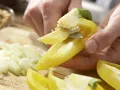 Hähnchenkeulen auf Tomatengemüse Zubereitung Schritt 2 Hähnchenkeulen auf Tomatengemüse Zubereitung Schritt 2