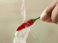 Hagebutten-Chili-Tee Zubereitung Schritt 1 Hagebutten-Chili-Tee Zubereitung Schritt 1