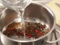 Hagebutten-Chili-Tee Zubereitung Schritt 2 Hagebutten-Chili-Tee Zubereitung Schritt 2