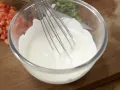 Joghurt-Knoblauch-Sauce Zubereitung Schritt 3 Joghurt-Knoblauch-Sauce Zubereitung Schritt 3