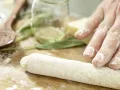Kartoffel-Gnocchi mit Salbei, Parmesan und Traubensaft Zubereitung Schritt 7 Kartoffel-Gnocchi mit Salbei, Parmesan und Traubensaft Zubereitung Schritt 7