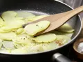 Kartoffelpfanne mit Schinken Zubereitung Schritt 2 Kartoffelpfanne mit Schinken Zubereitung Schritt 2