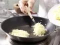 Kartoffelrösti mit Kräuterquark Zubereitung Schritt 2 Kartoffelrösti mit Kräuterquark Zubereitung Schritt 2