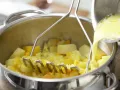 Kartoffelstampf mit Würstchen Zubereitung Schritt 4 Kartoffelstampf mit Würstchen Zubereitung Schritt 4