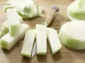 Knusprige Kohlrabi-Sticks Zubereitung Schritt 1 Knusprige Kohlrabi-Sticks Zubereitung Schritt 1