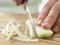 Kohlrabi-Rohkost Zubereitung Schritt 2 Kohlrabi-Rohkost Zubereitung Schritt 2