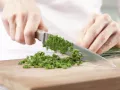 Lachstatar auf Selleriepuffern Zubereitung Schritt 2 Lachstatar auf Selleriepuffern Zubereitung Schritt 2