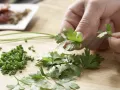 Lammkoteletts mit Salsa verde Zubereitung Schritt 4 Lammkoteletts mit Salsa verde Zubereitung Schritt 4