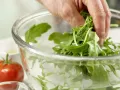 Lauwarmer Hähnchen-Nudel-Salat Zubereitung Schritt 2 Lauwarmer Hähnchen-Nudel-Salat Zubereitung Schritt 2