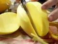 Mango-Fruchtpüree Zubereitung Schritt 1 Mango-Fruchtpüree Zubereitung Schritt 1